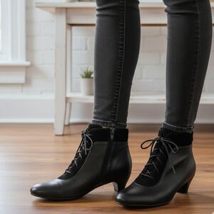 L’Amour Des Pieds Black Leather & Suede Booties – Women’s Size 6 Lace-Up Kitten